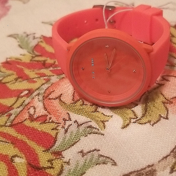 NINE WEST womens neon silicone watch - Picture 6 of 6